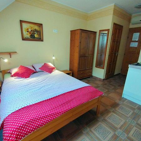 Burg Apartman Gyula Exterior foto