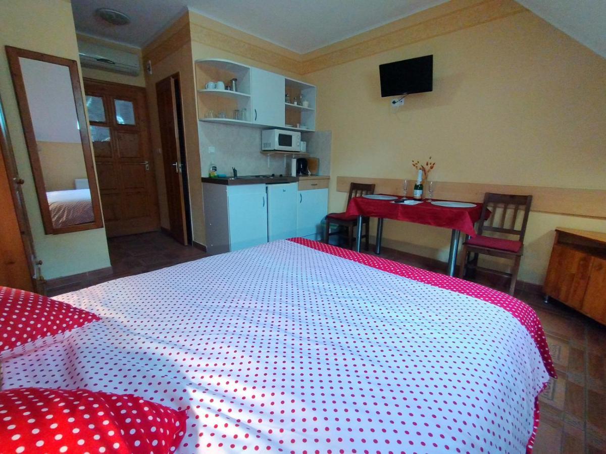 Burg Apartman Gyula Exterior foto