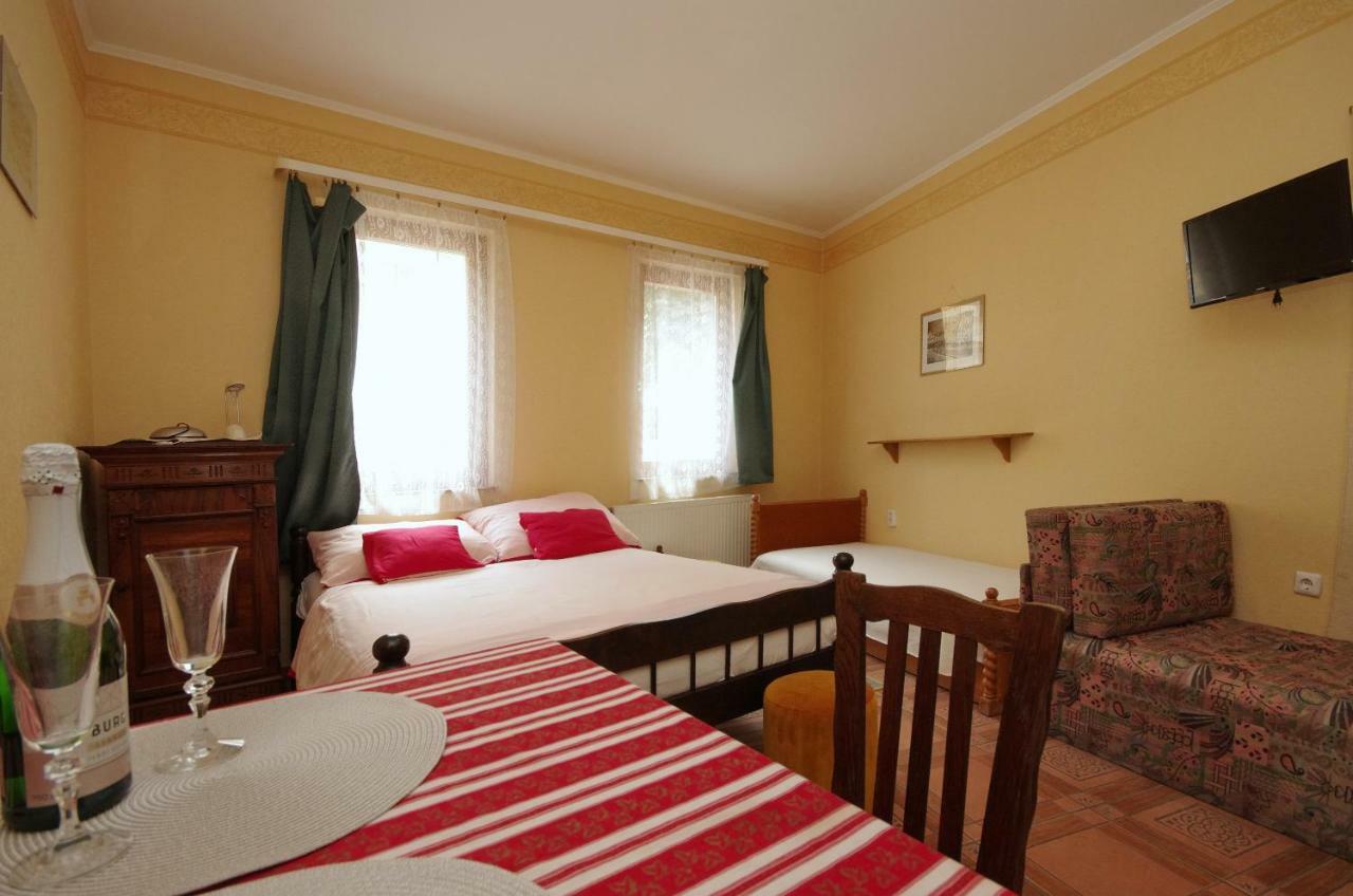 Burg Apartman Gyula Exterior foto