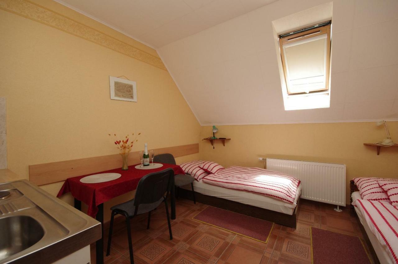 Burg Apartman Gyula Exterior foto
